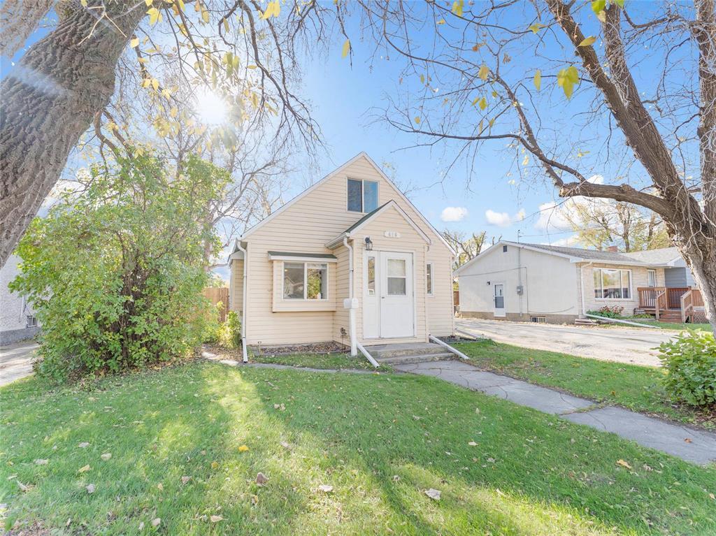 406 Strathnaver Avenue Property Photo 3