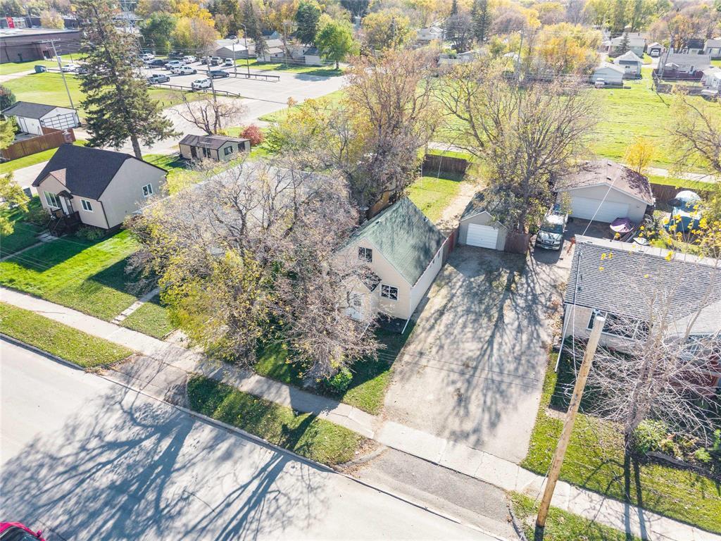 406 Strathnaver Avenue Property Photo 4