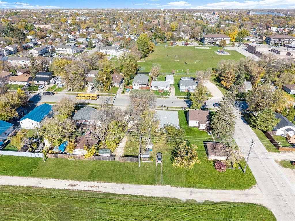 406 Strathnaver Avenue Property Photo 8