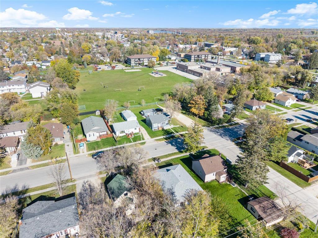 406 Strathnaver Avenue Property Photo 9