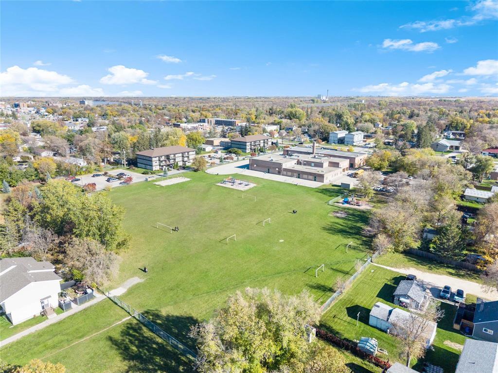 406 Strathnaver Avenue Property Photo 10