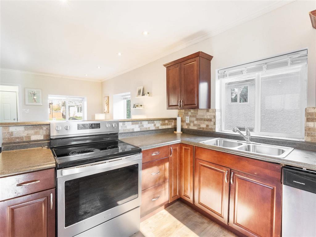 406 Strathnaver Avenue Property Photo 20