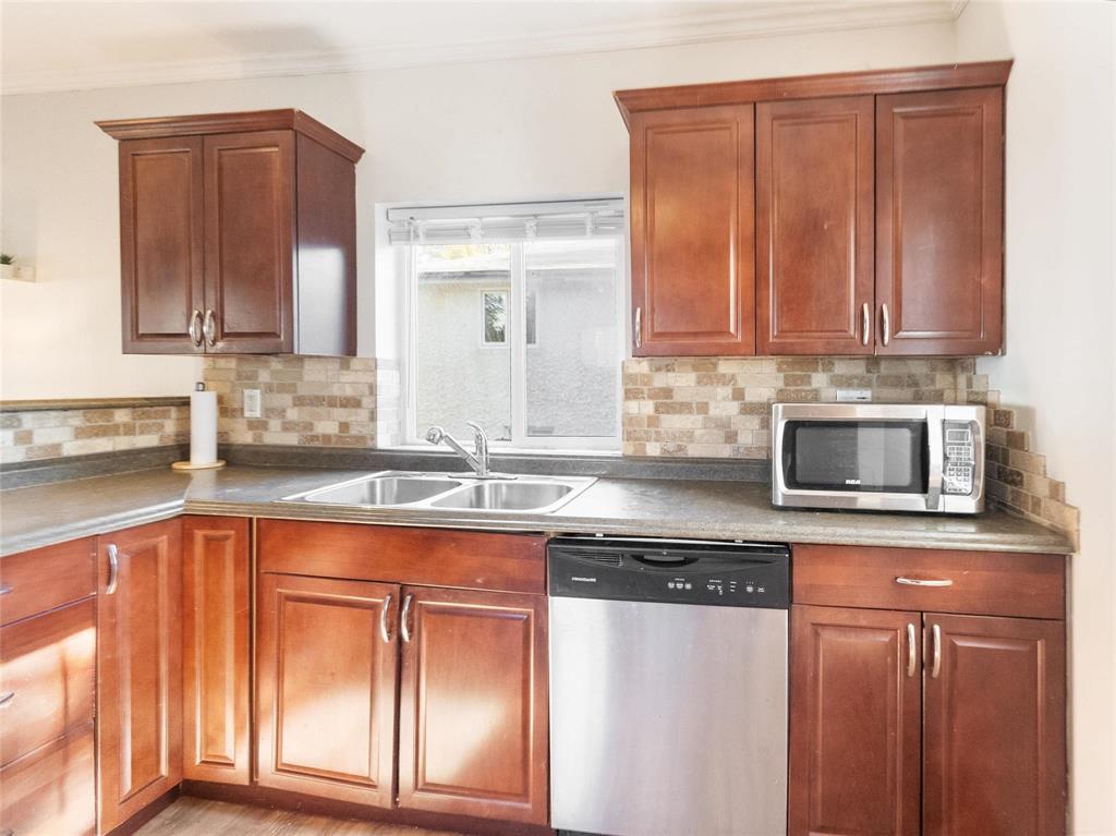406 Strathnaver Avenue Property Photo 21