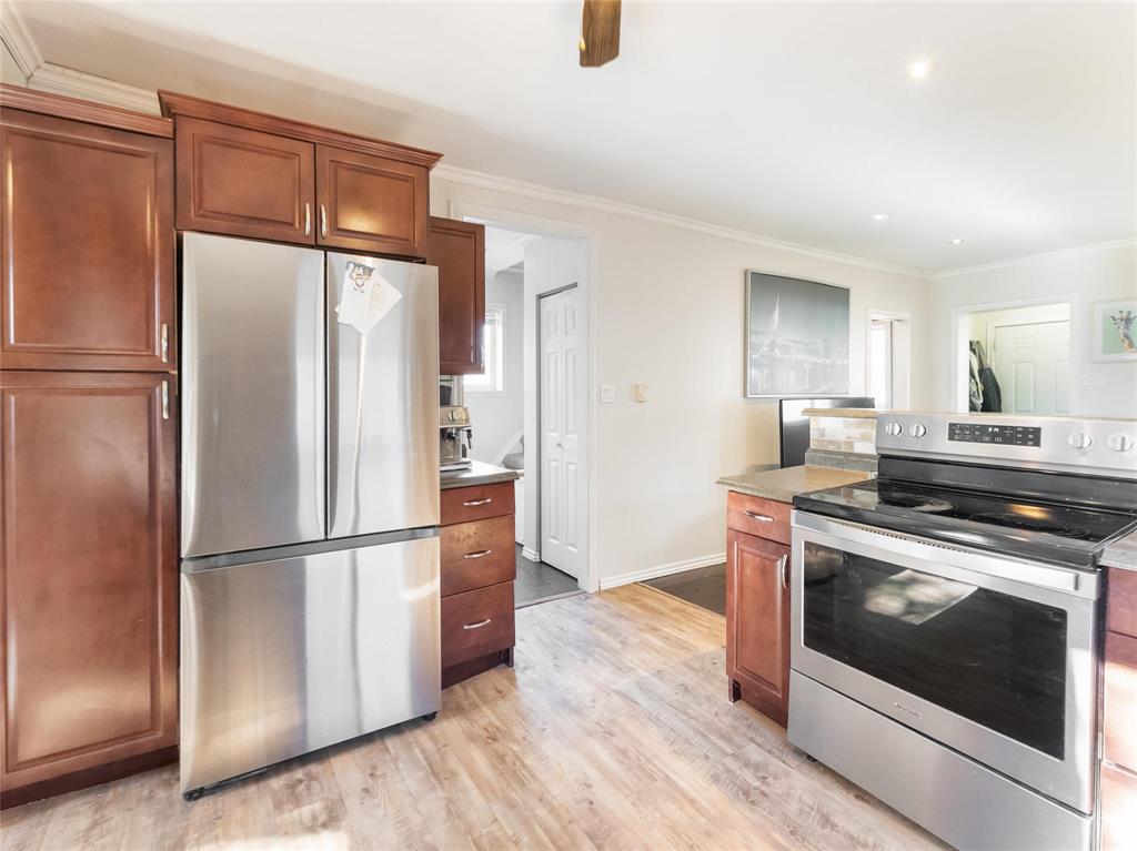 406 Strathnaver Avenue Property Photo 22