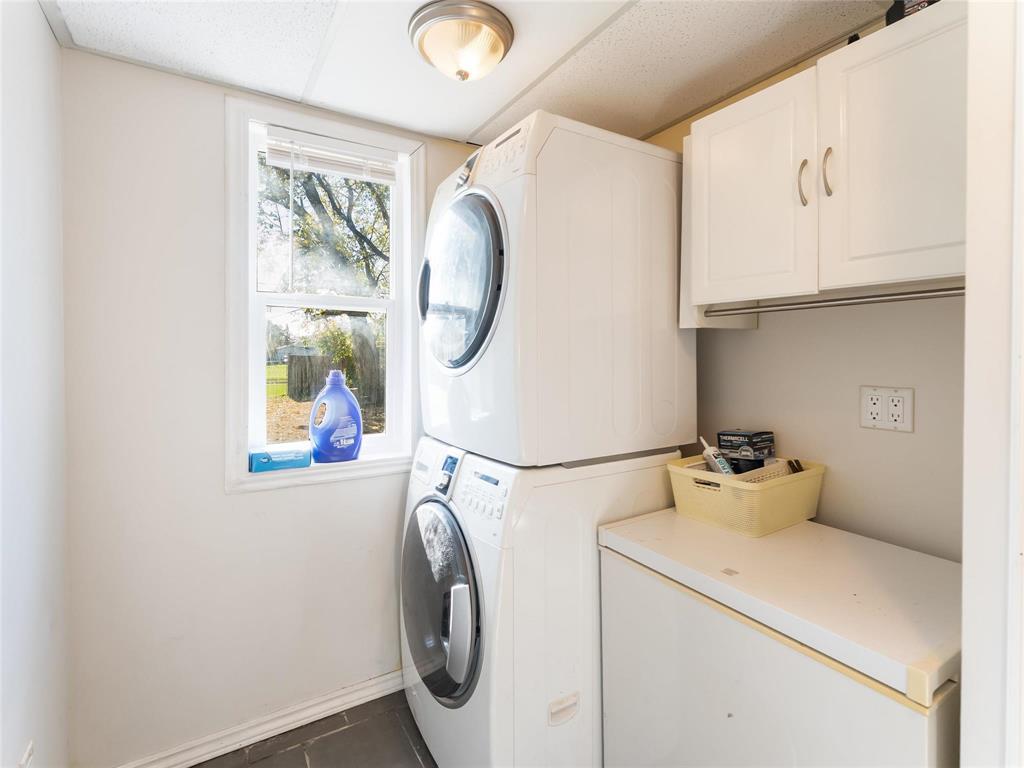 406 Strathnaver Avenue Property Photo 25