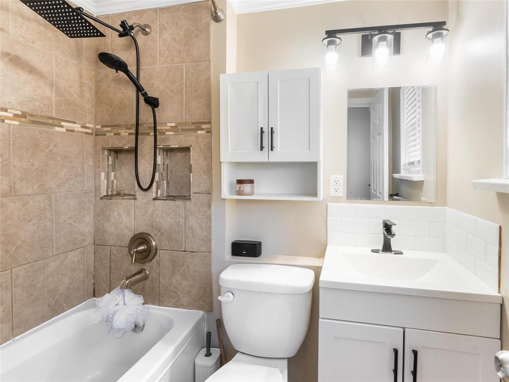 406 Strathnaver Avenue Property Photo 26