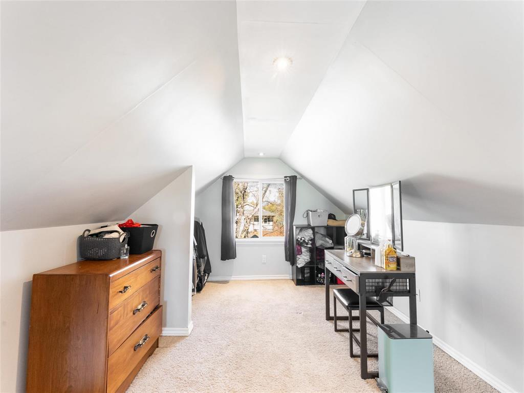 406 Strathnaver Avenue Property Photo 28