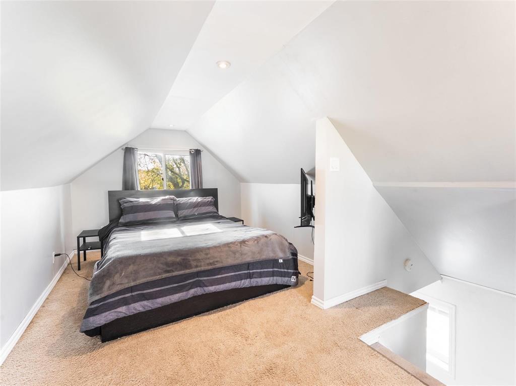 406 Strathnaver Avenue Property Photo 30