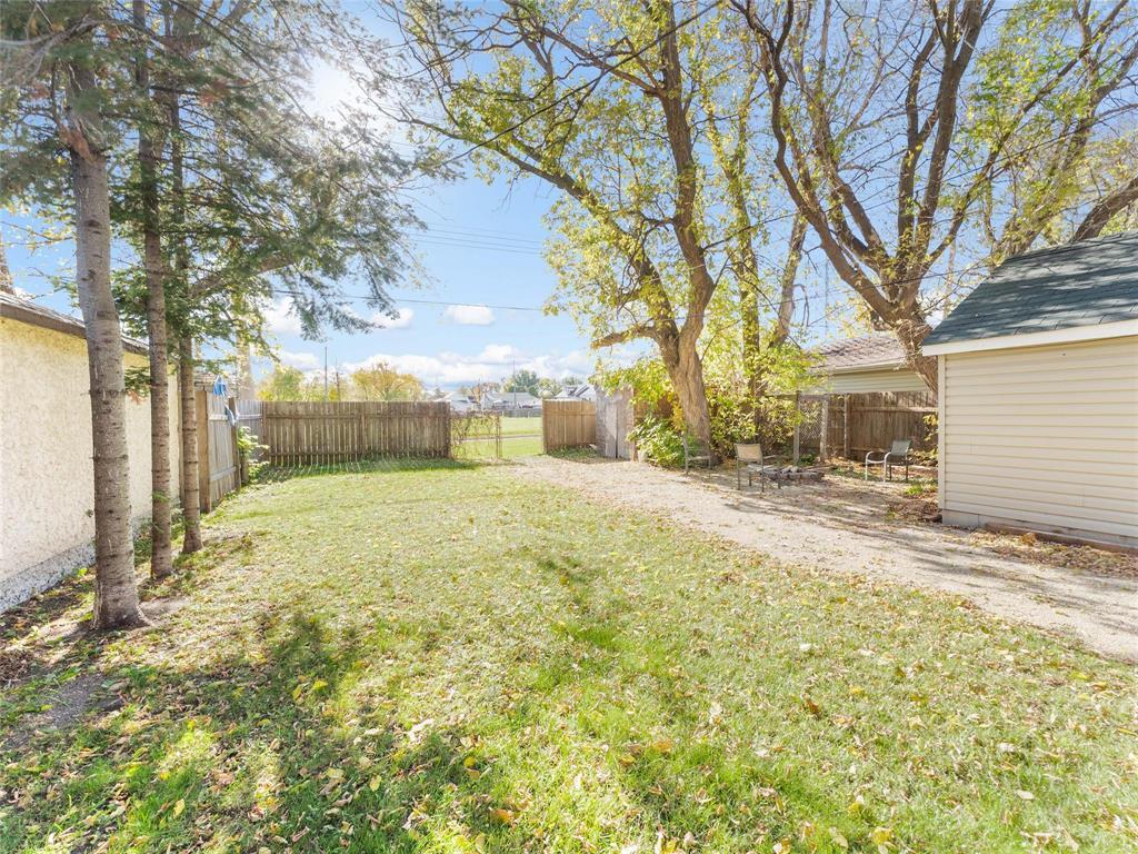 406 Strathnaver Avenue Property Photo 34