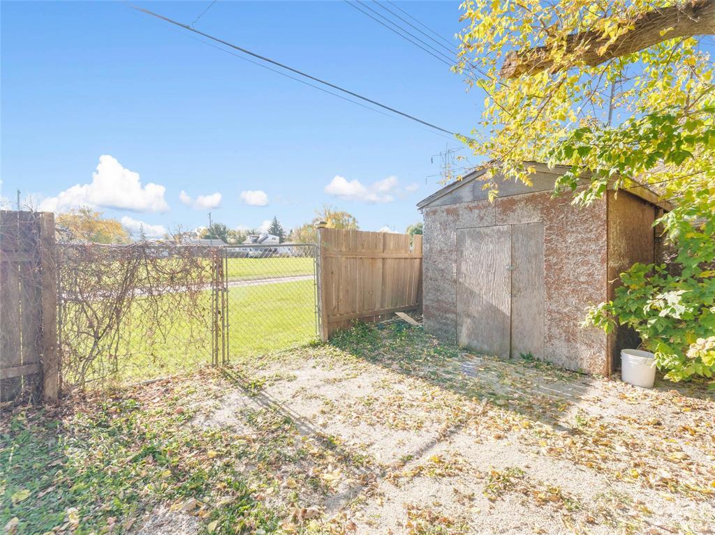 406 Strathnaver Avenue Property Photo 36