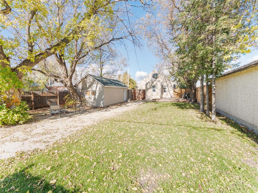 406 Strathnaver Avenue Property Photo 37