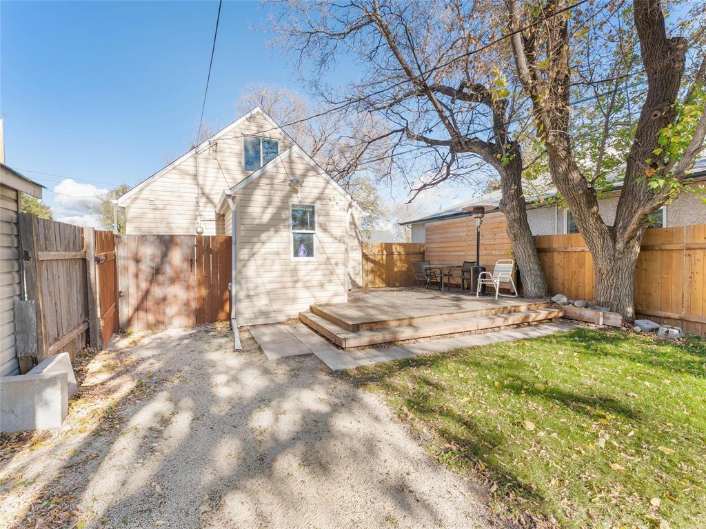 406 Strathnaver Avenue Property Photo 39