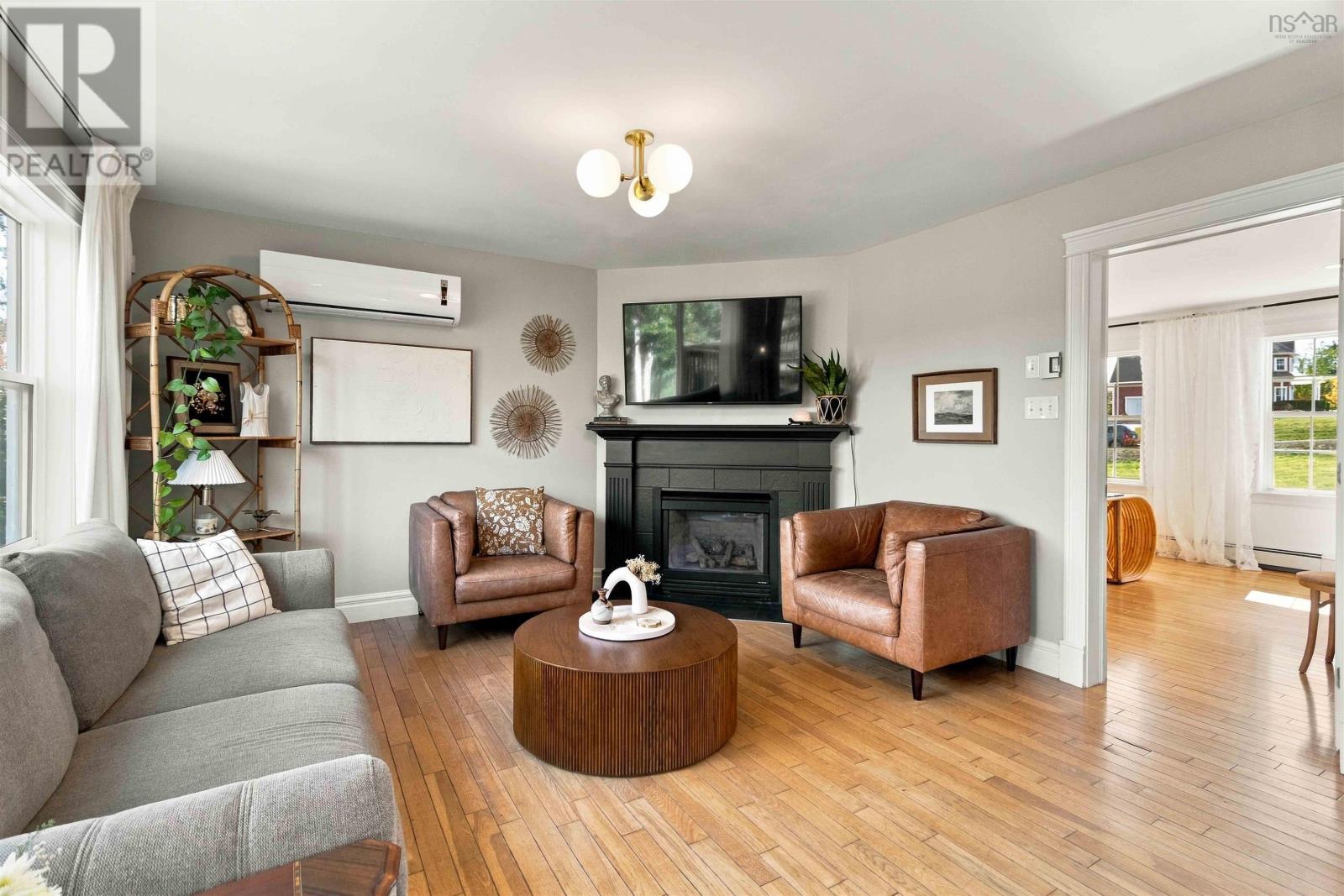 254 Robert Street Property Photo 8