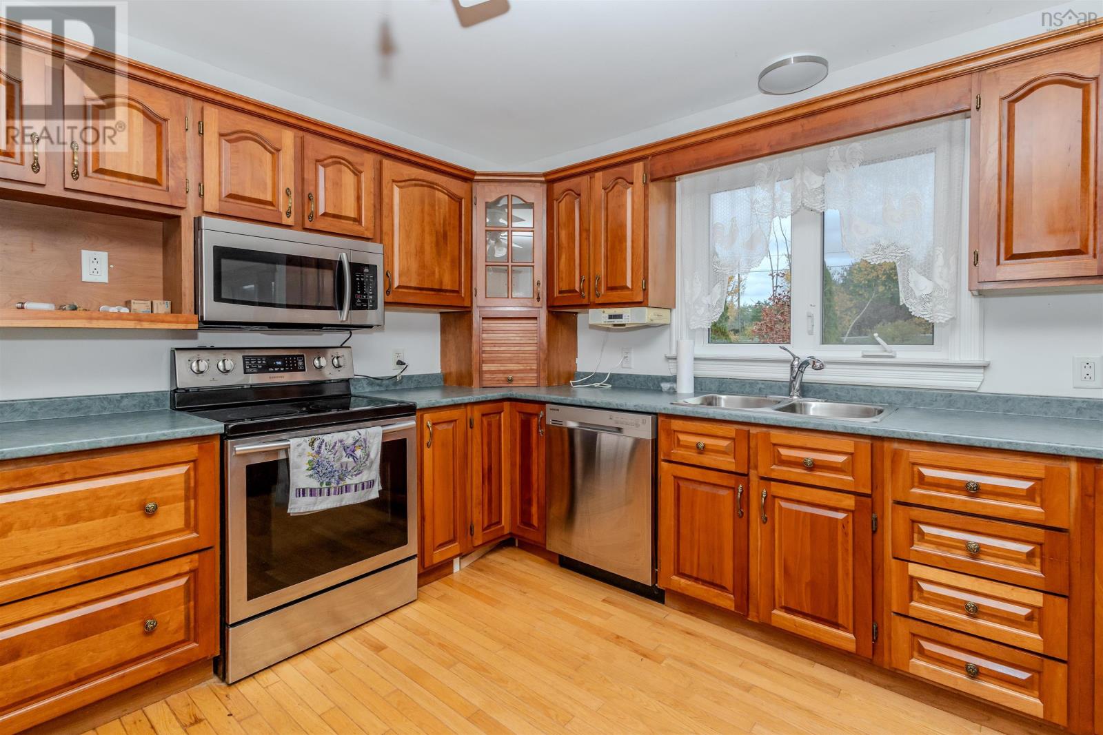 103 Paradise Road Property Photo 4