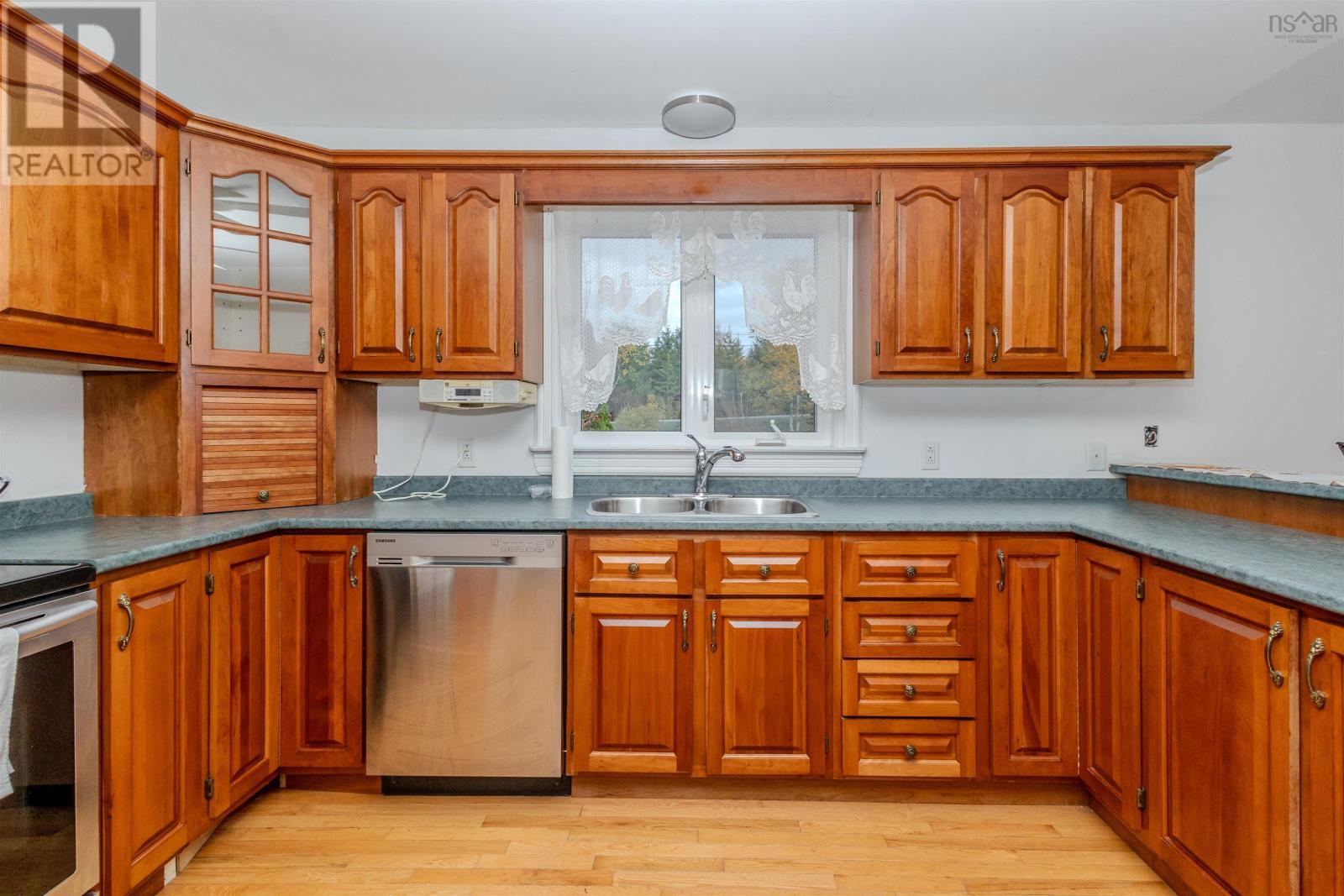 103 Paradise Road Property Photo 6