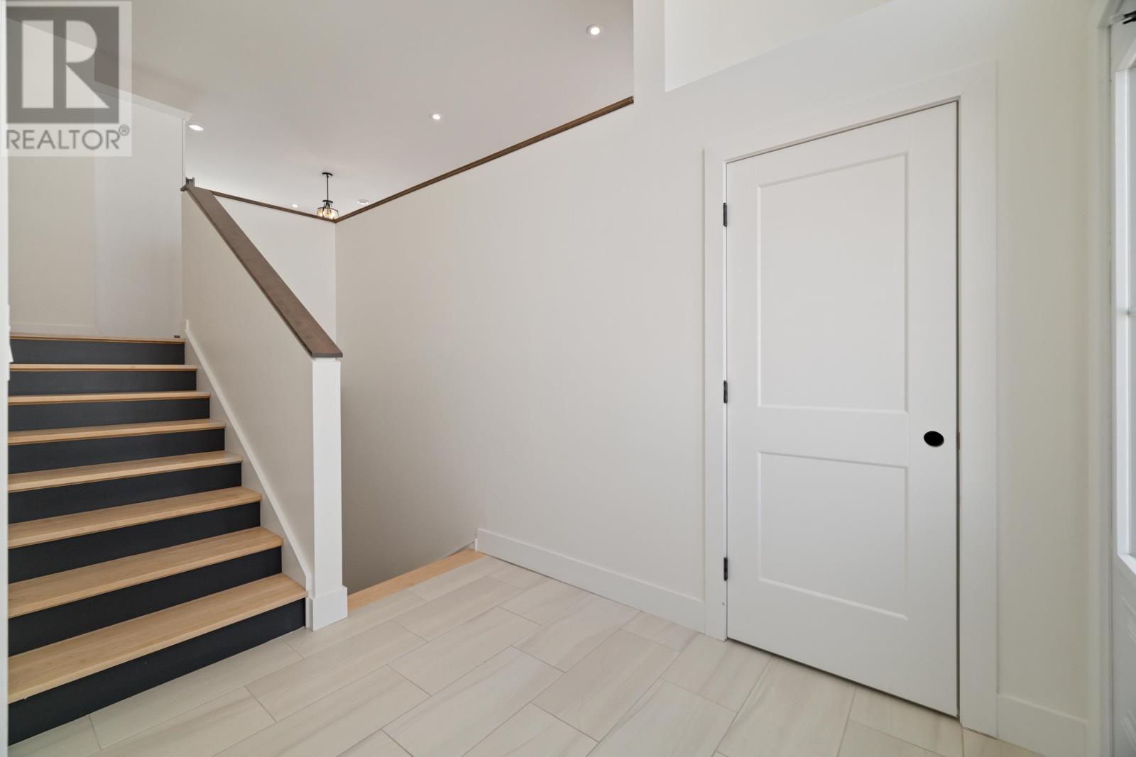 24-8 Donagh Road Property Photo 4