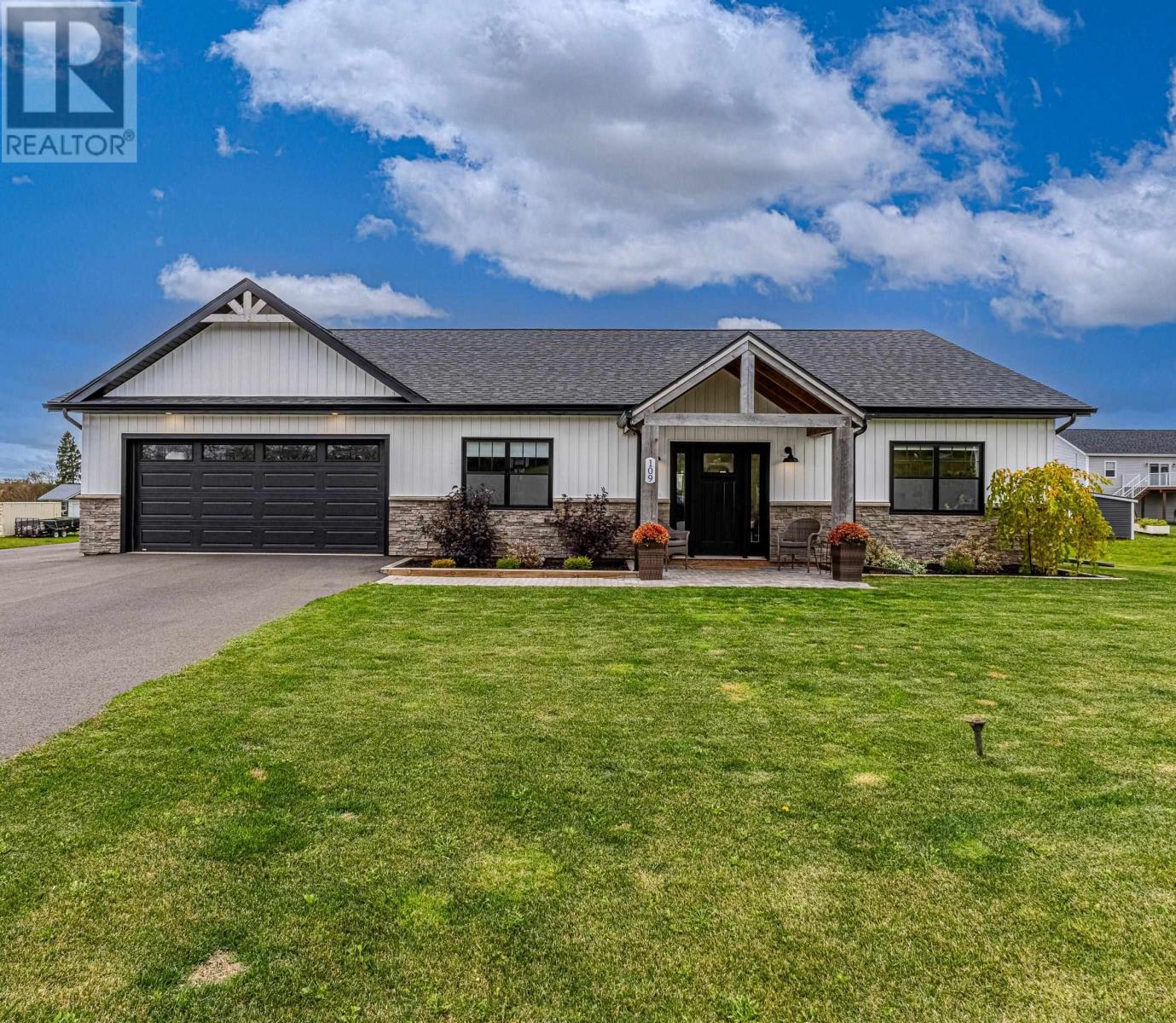 109 Waters Edge Lane Property Photo 2