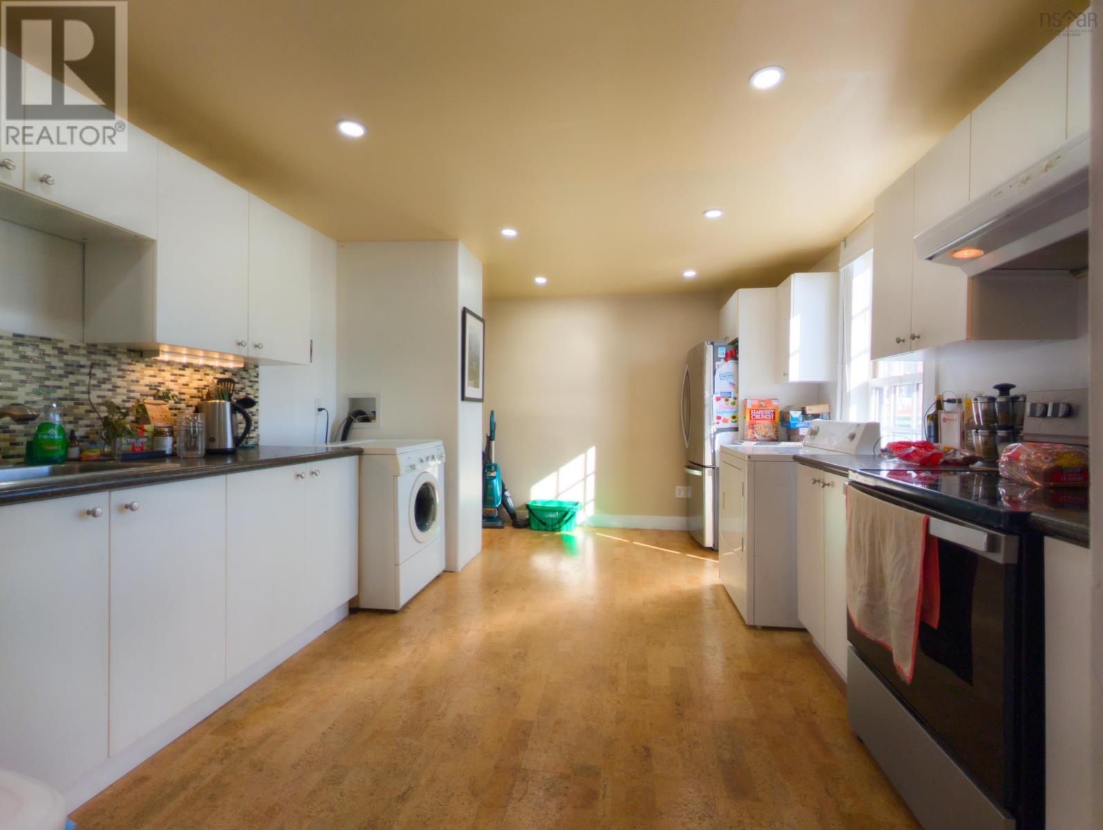 223 St George Street Property Photo 41