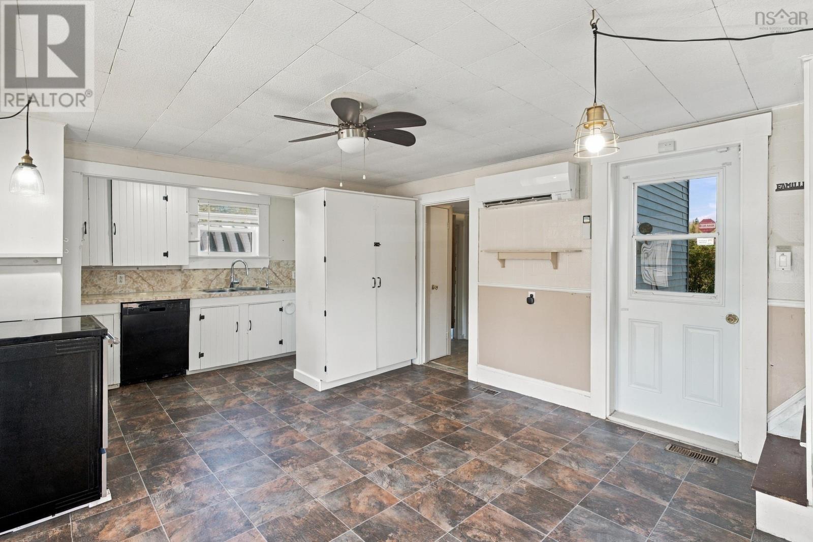 4127 Highway 1 Property Photo 4