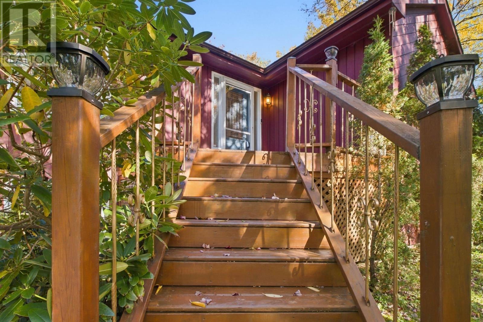 226 Windsor Drive Property Photo 4