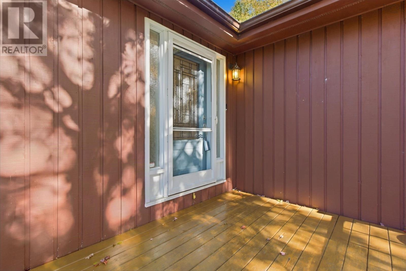 226 Windsor Drive Property Photo 5