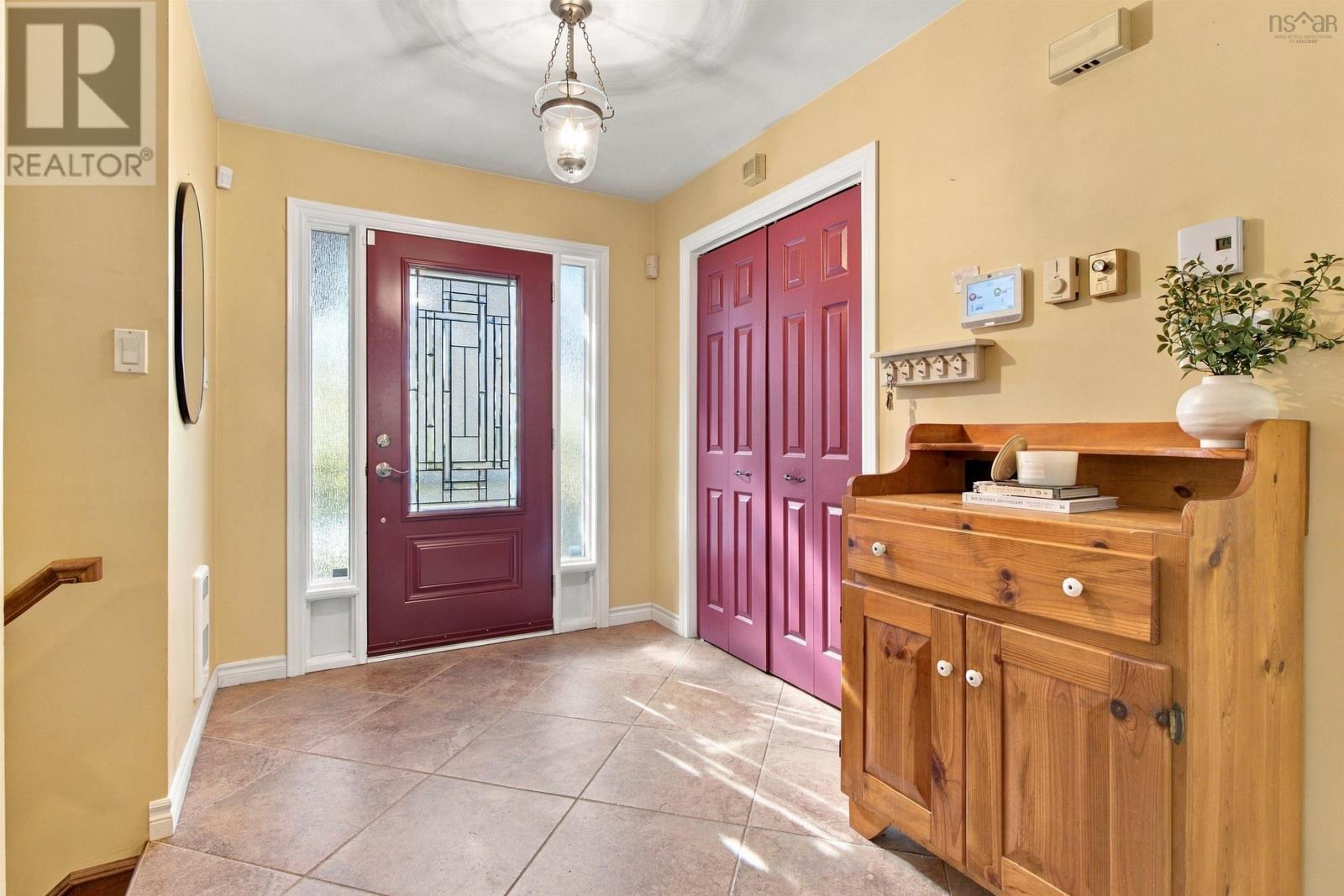 226 Windsor Drive Property Photo 6