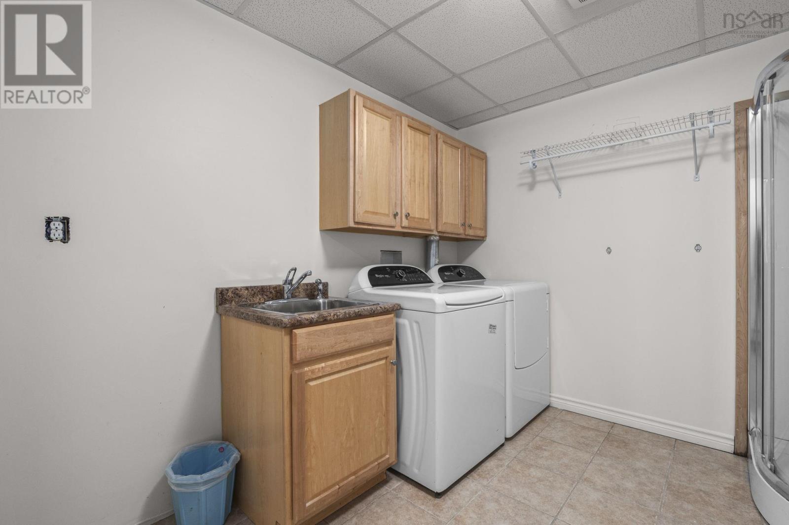 521 Piggott Avenue Property Photo 29