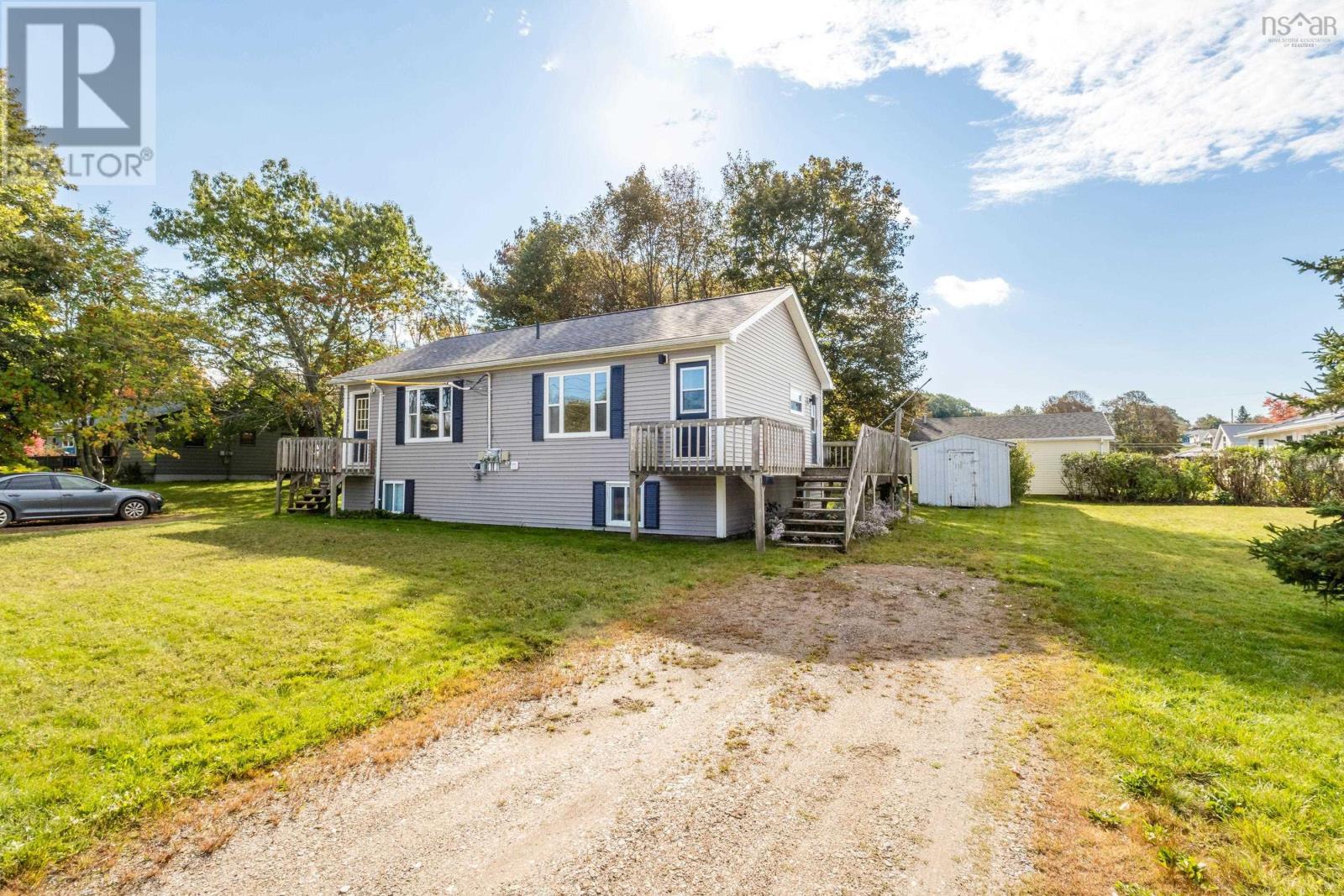 1063/1065 Camhill Court Property Photo 4