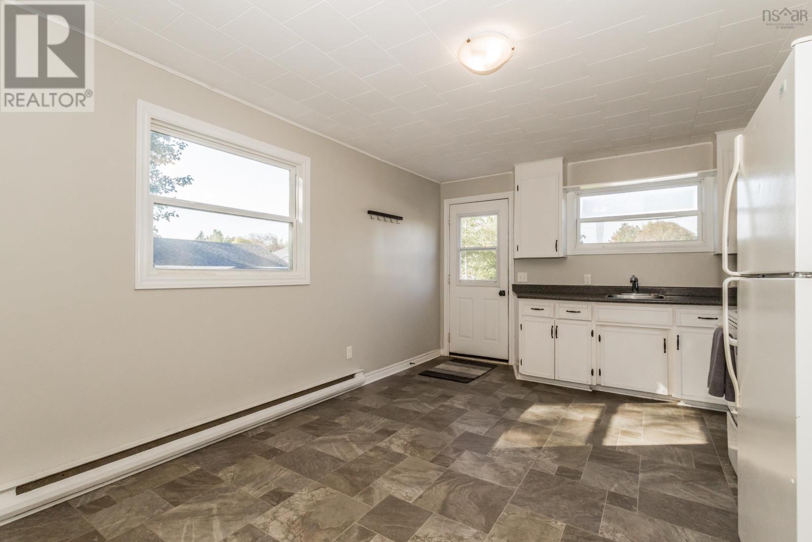 1063/1065 Camhill Court Property Photo 9