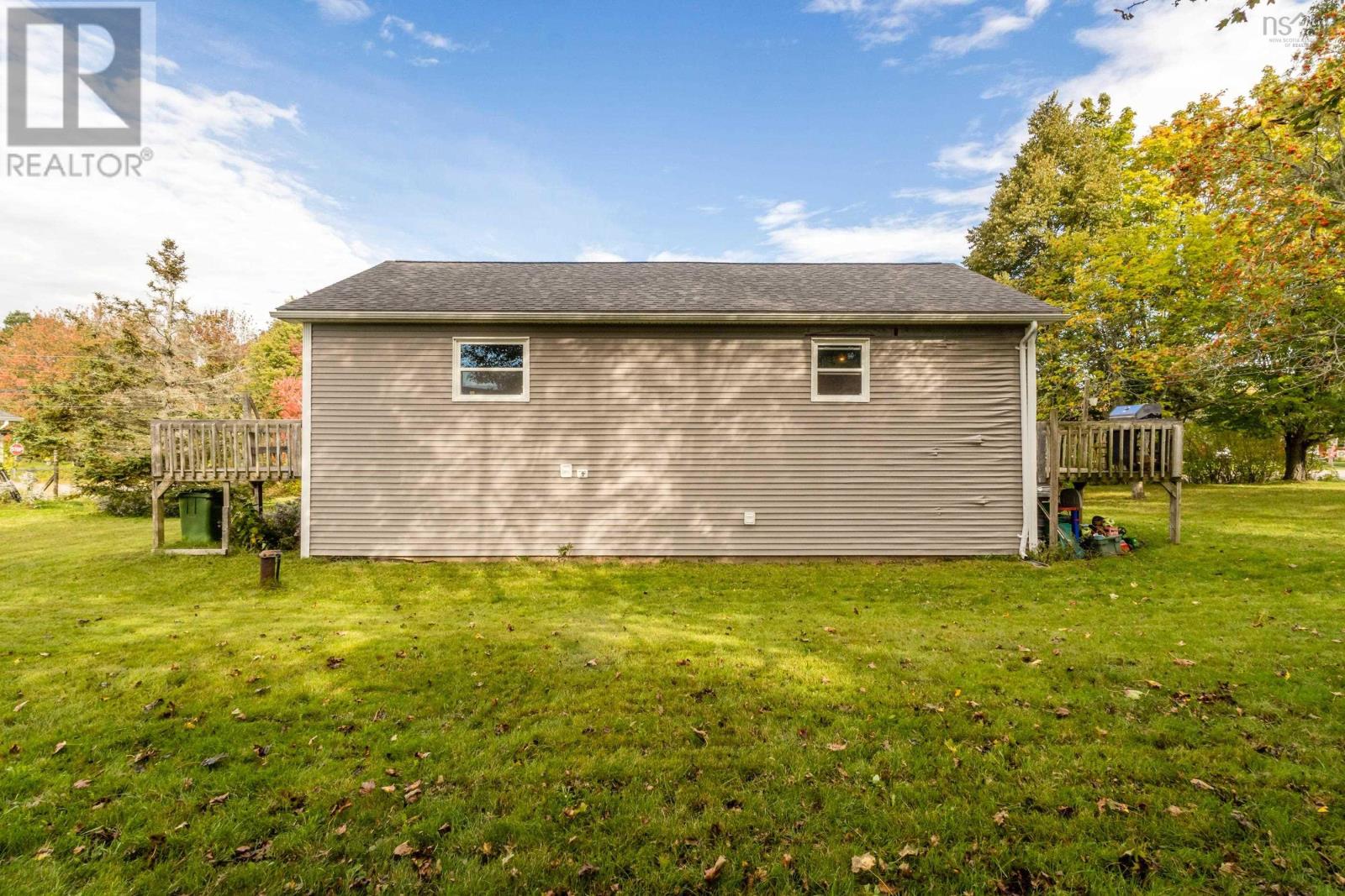 1063/1065 Camhill Court Property Photo 22