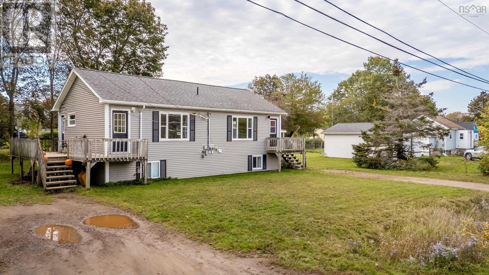 1063/1065 Camhill Court Property Photo 3