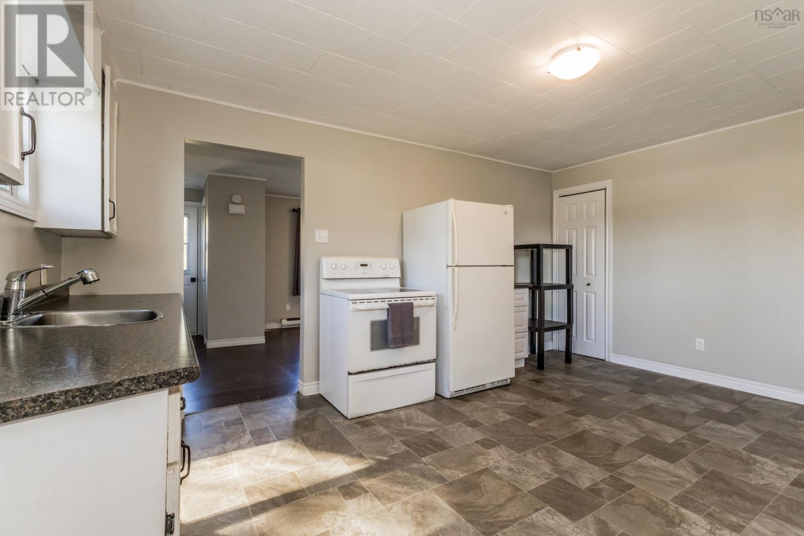 1063/1065 Camhill Court Property Photo 5
