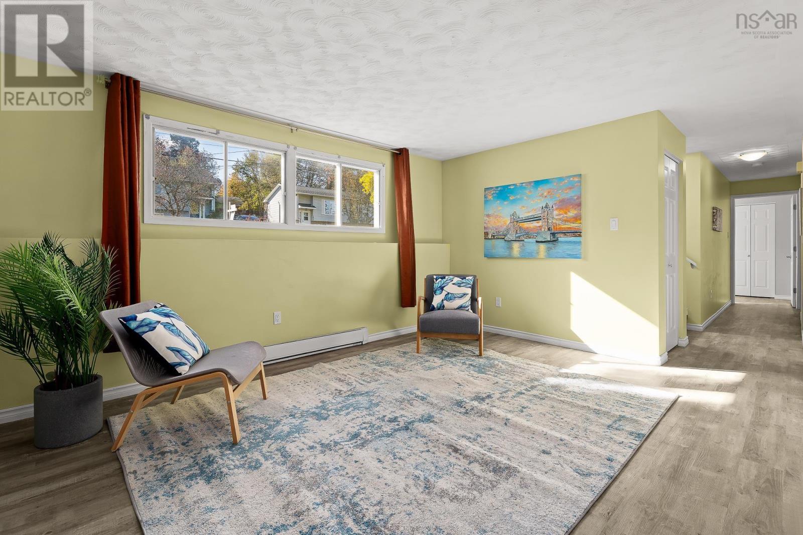 1022/1024 Marie Crescent Property Photo 2