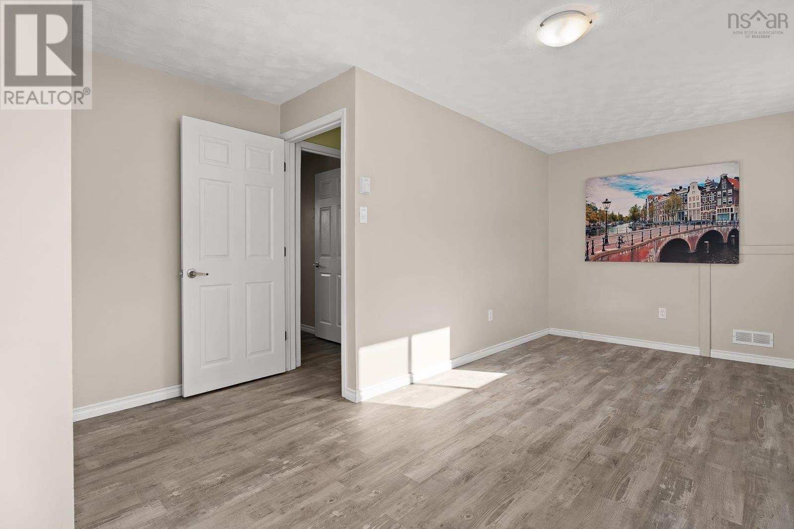 1022/1024 Marie Crescent Property Photo 15