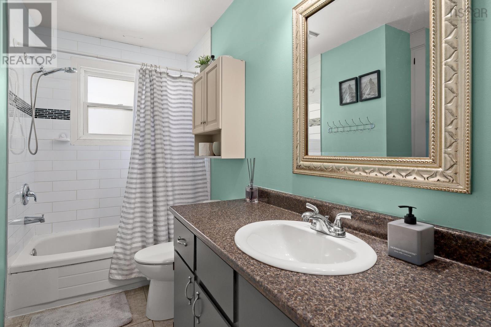 1022/1024 Marie Crescent Property Photo 30