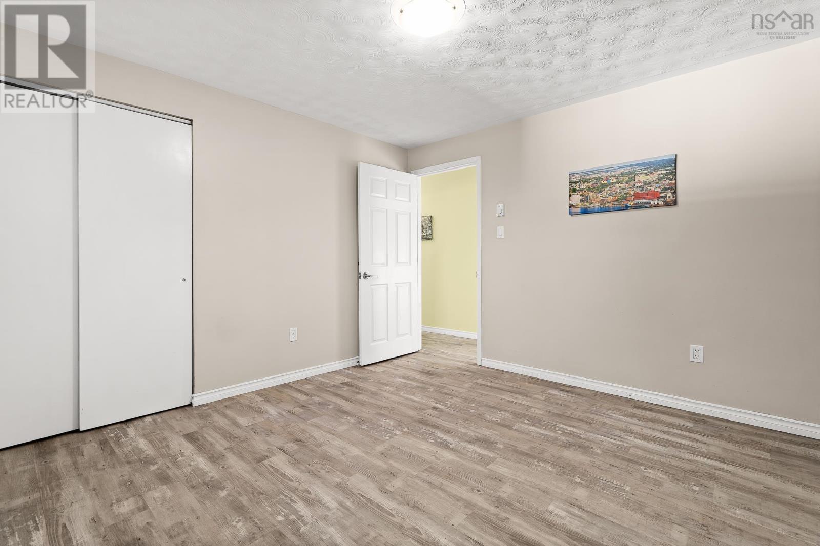 1022/1024 Marie Crescent Property Photo 17