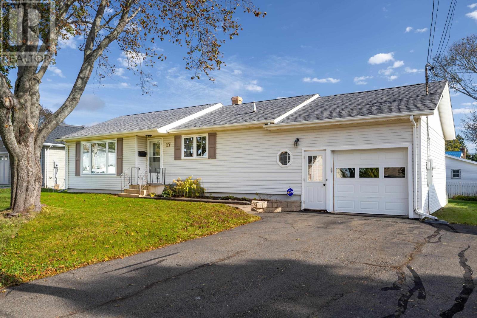 17 Newland Crescent Property Photo 1