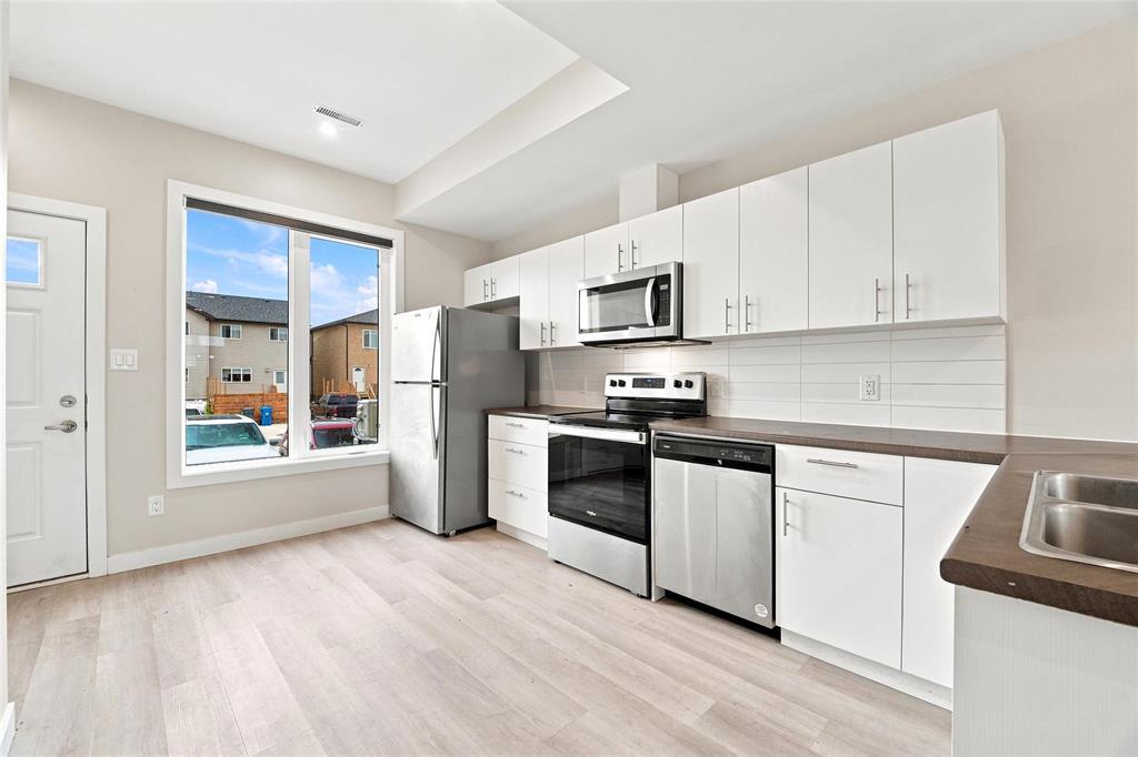 33 Lynx Street Property Photo 9