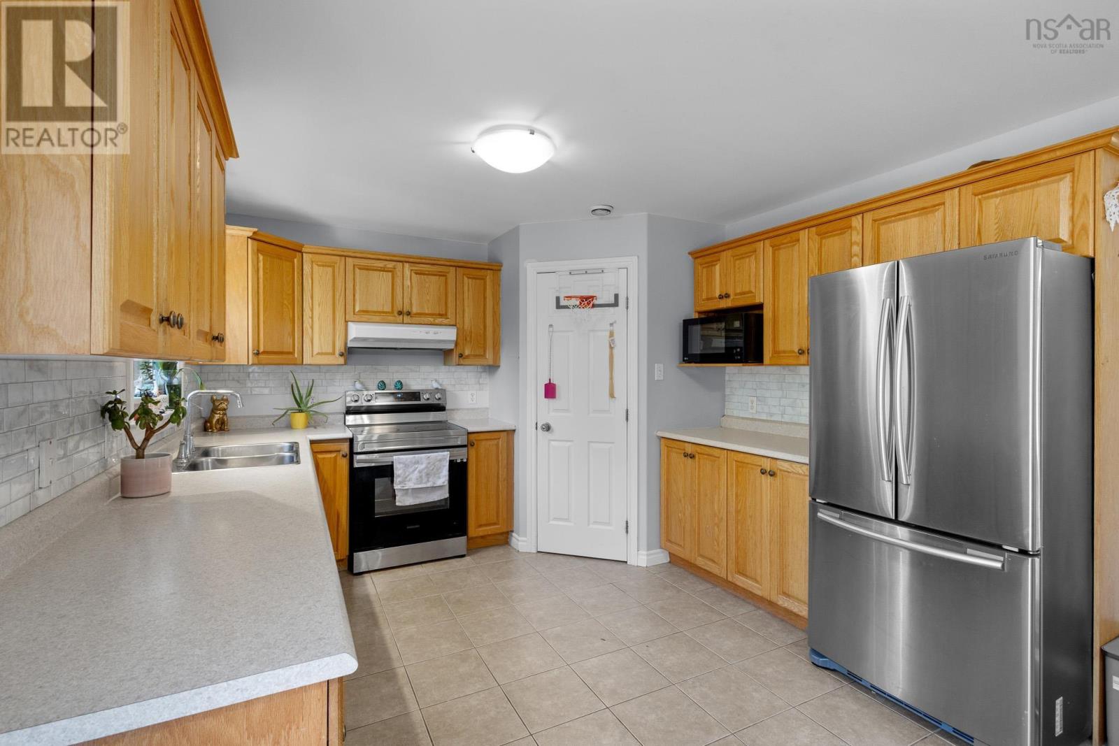 71 Yoon Court Property Photo 8