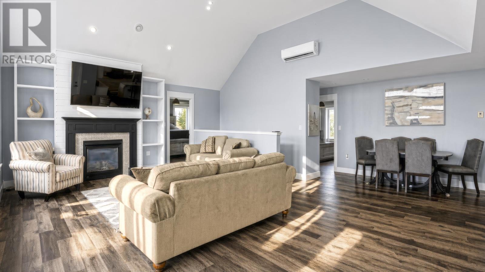 74 Pine Street Property Photo 18