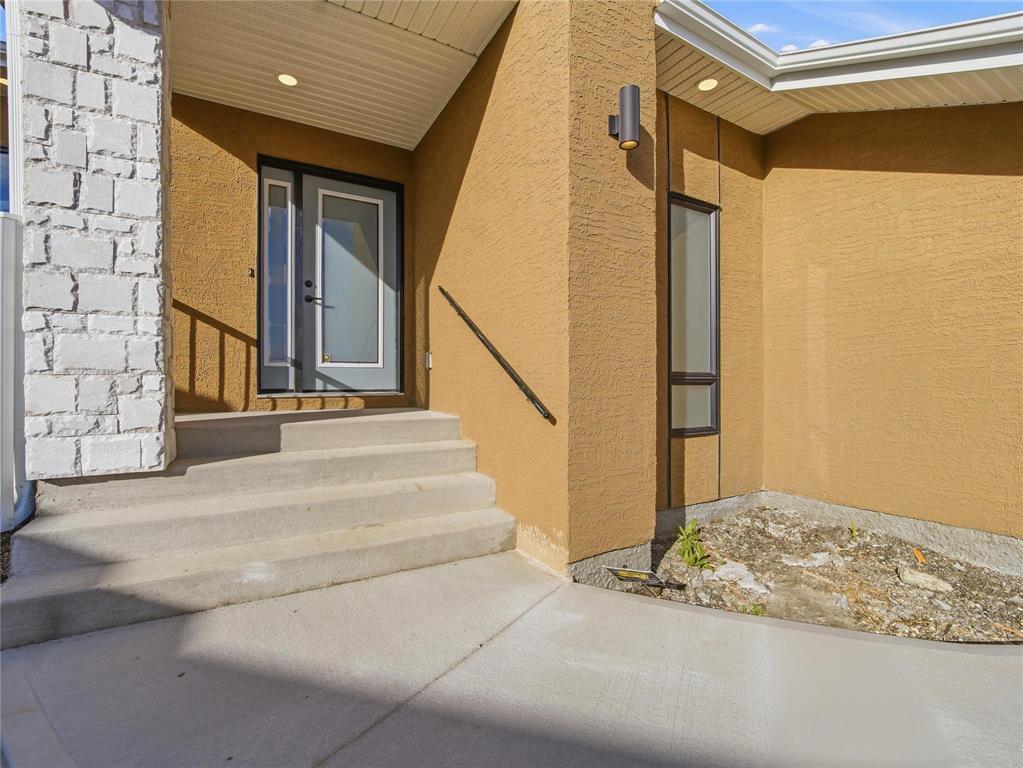 255 Yellow Moon Crescent Property Photo 2