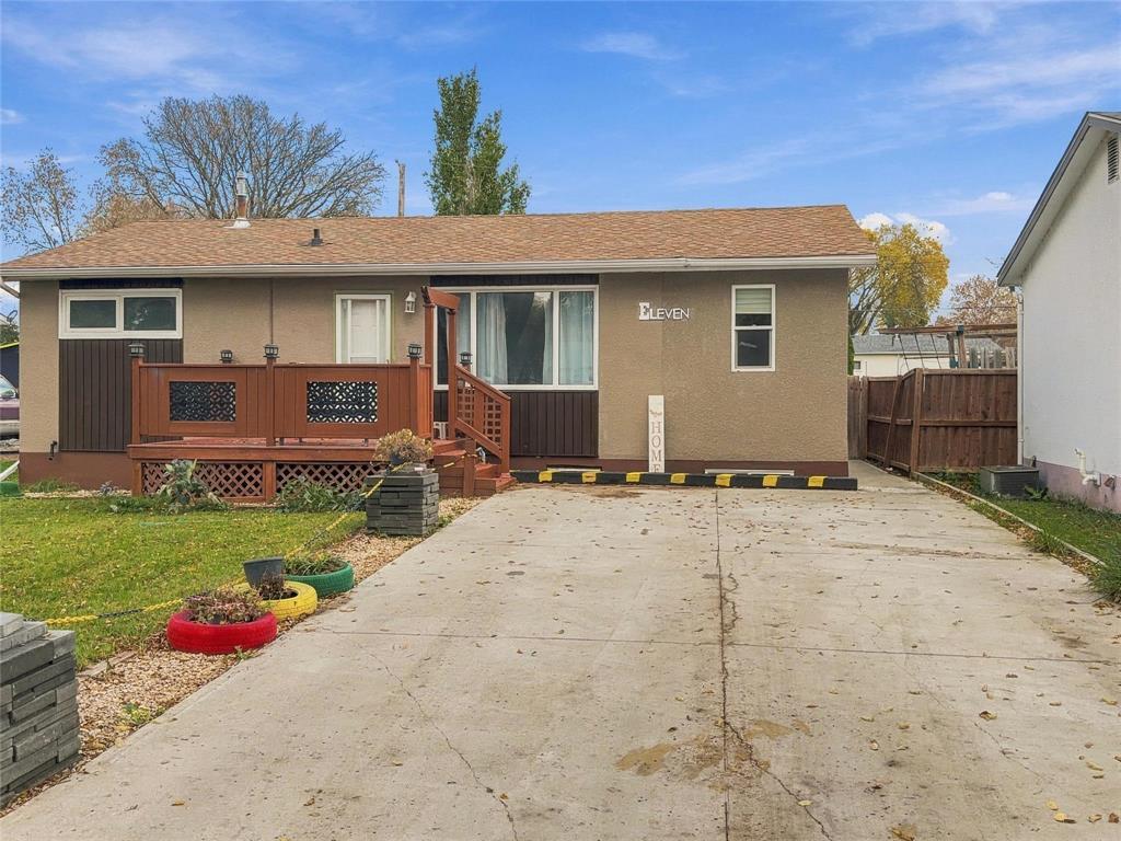 11 Evergreen Boulevard Property Photo 1