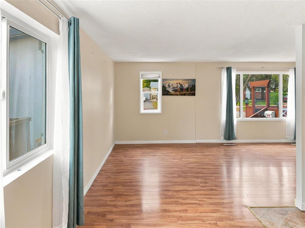 11 Evergreen Boulevard Property Photo 2