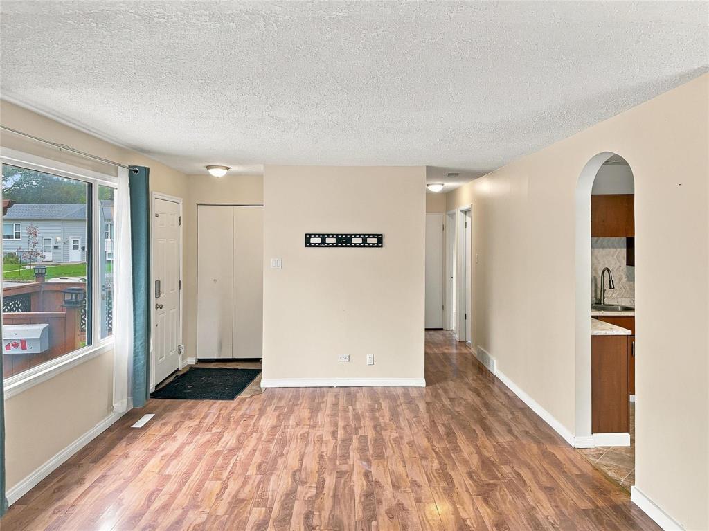 11 Evergreen Boulevard Property Photo 3
