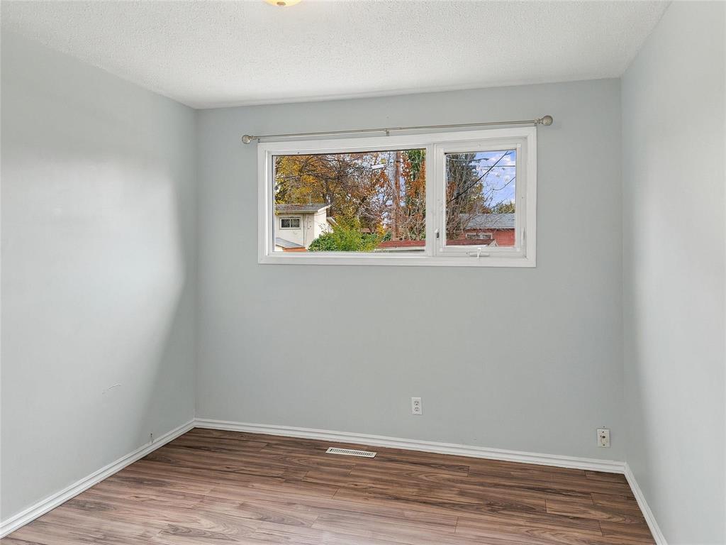 11 Evergreen Boulevard Property Photo 6