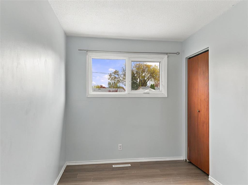 11 Evergreen Boulevard Property Photo 8