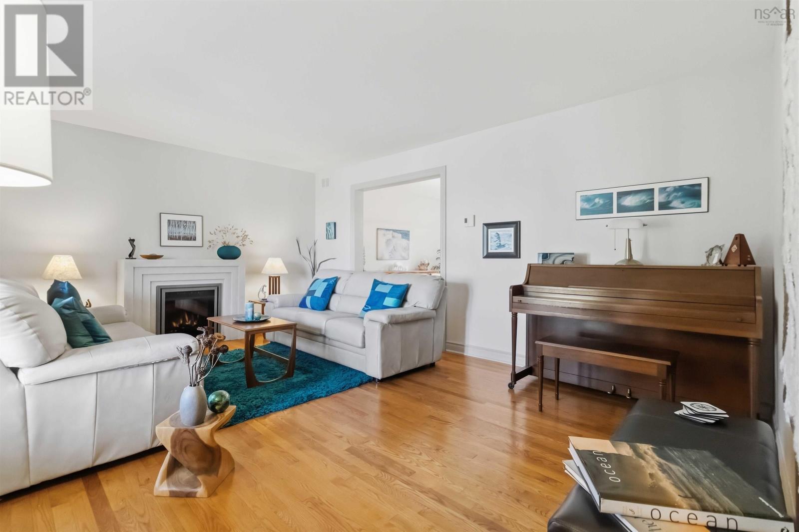 32 Bow Street Property Photo 5