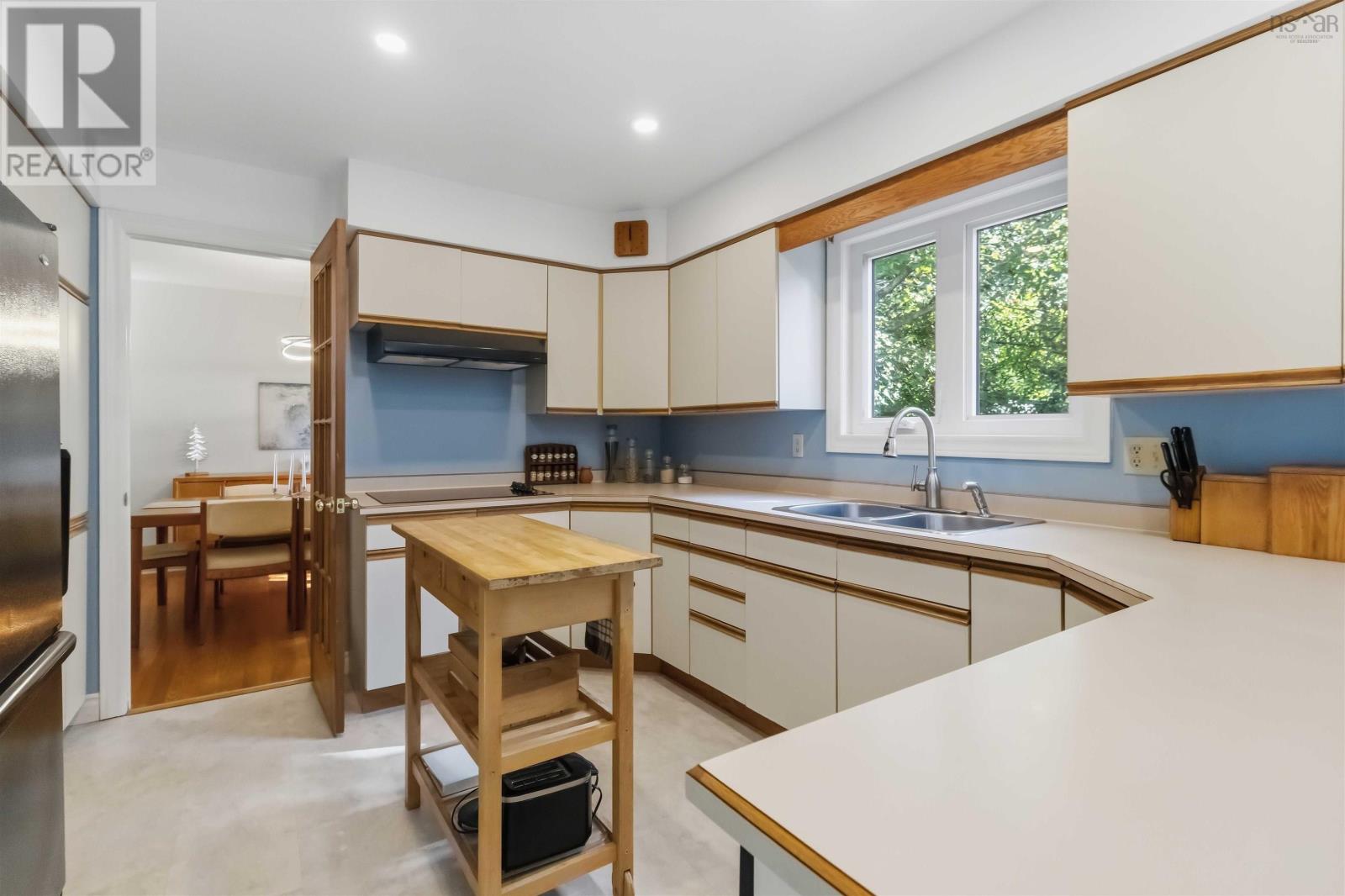 32 Bow Street Property Photo 10