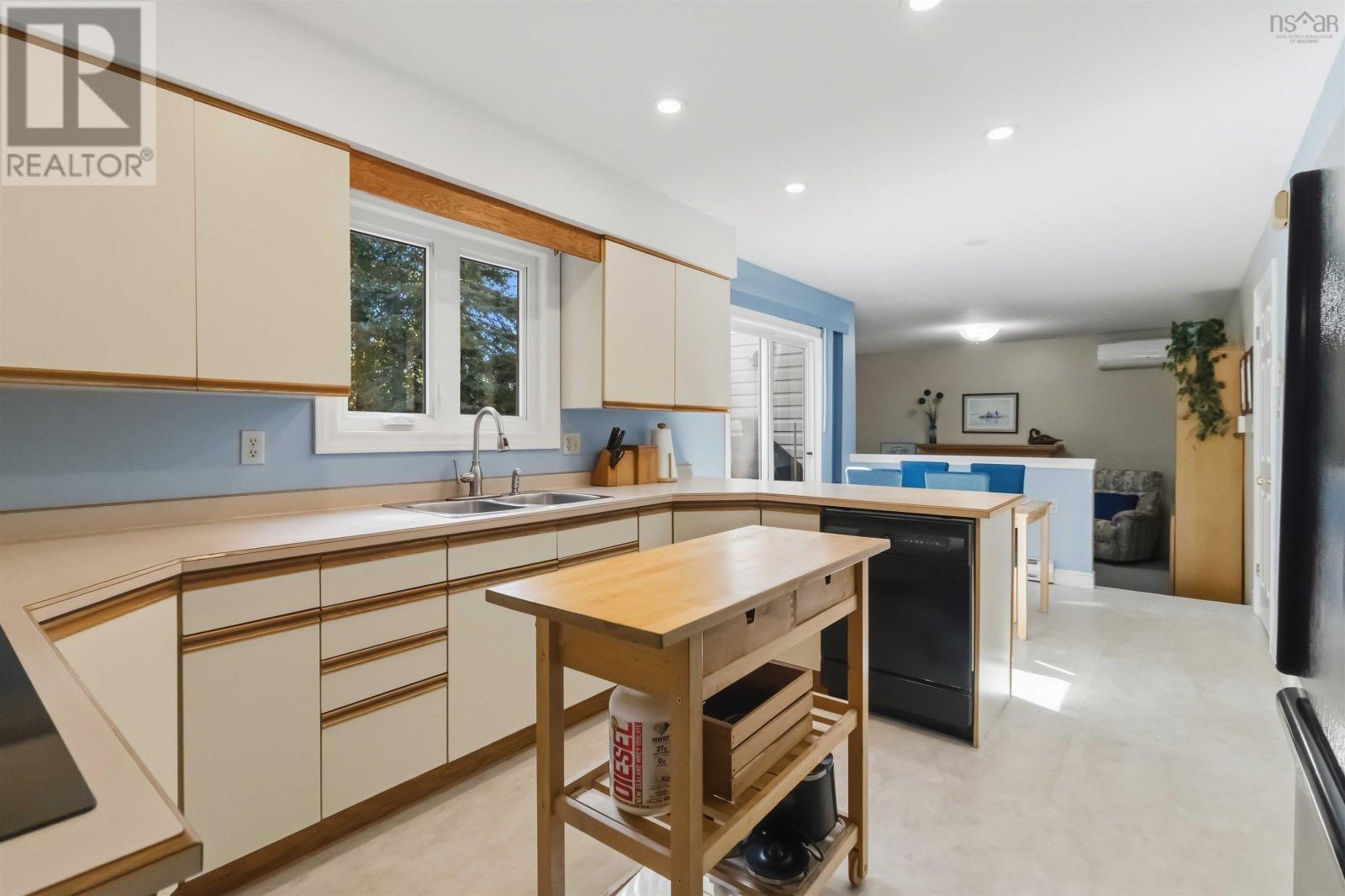 32 Bow Street Property Photo 11