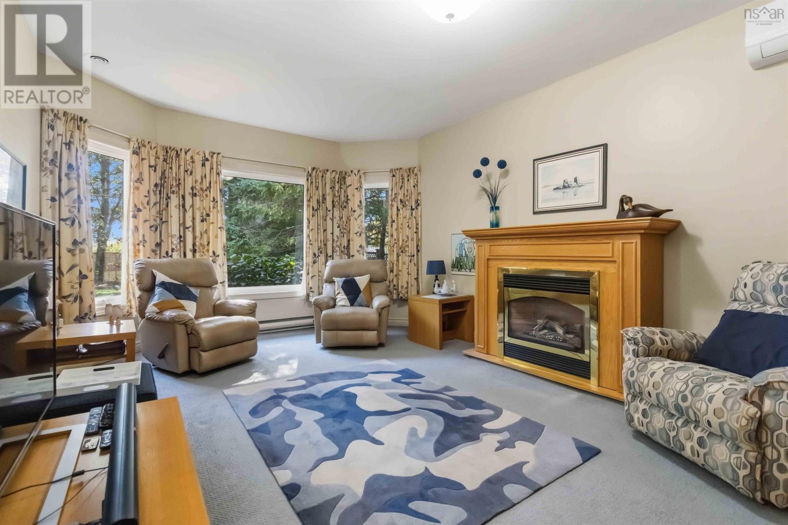 32 Bow Street Property Photo 14